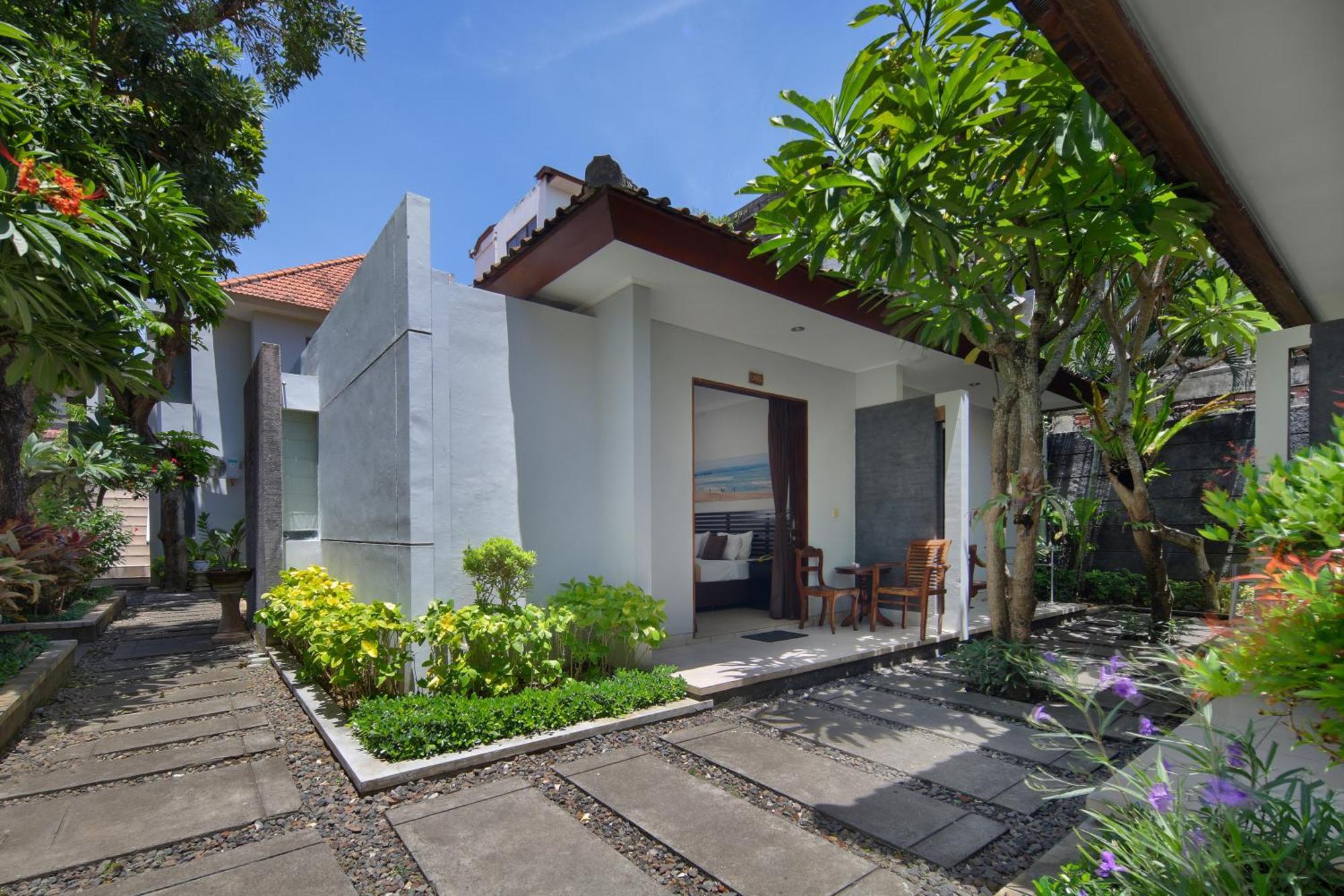 Legian Village Beach Resort - CHSE Certified Exterior foto